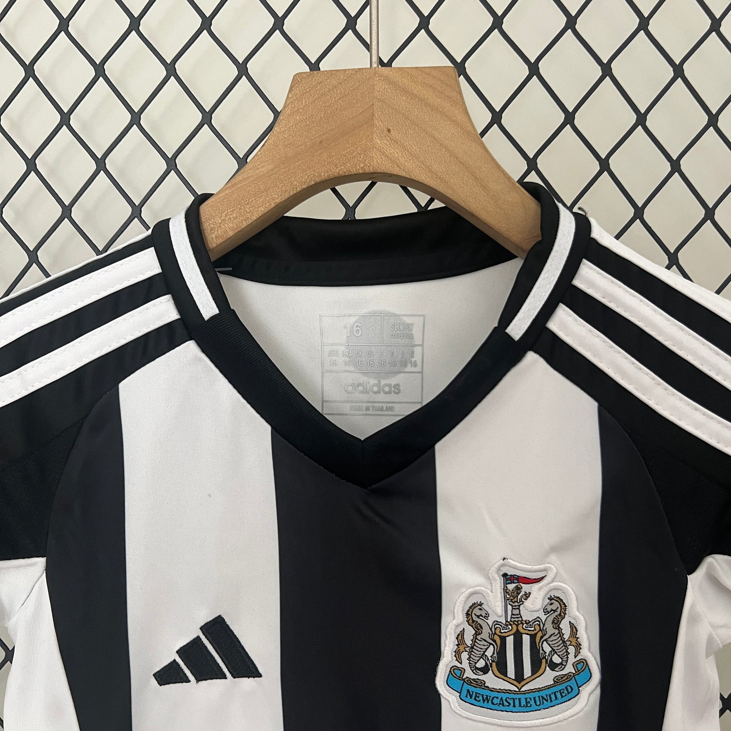 Kit Criança Newcastle Principal 24/25